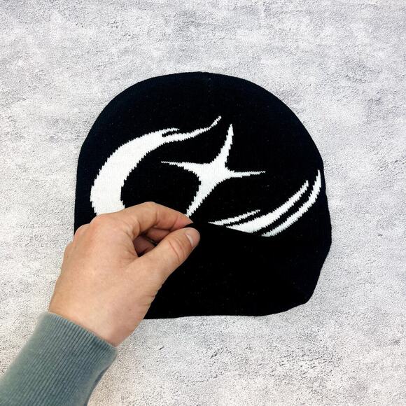 grunge gothic punk black and white star beanie - Picture 4 of 6